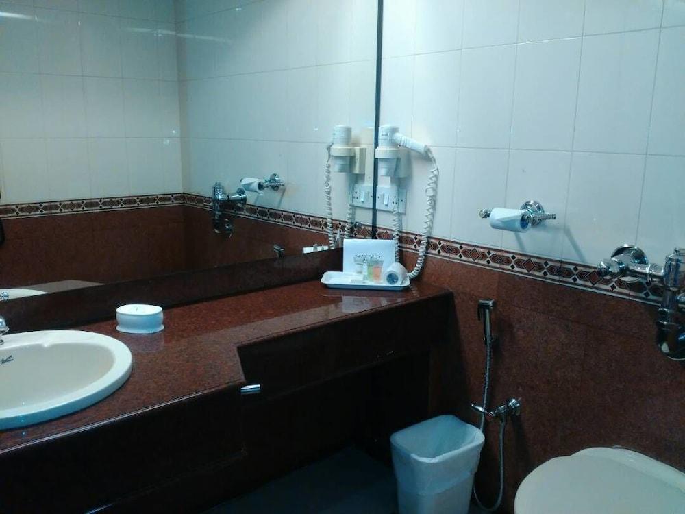 The Avenue Center Hotel Kochi Екстериор снимка