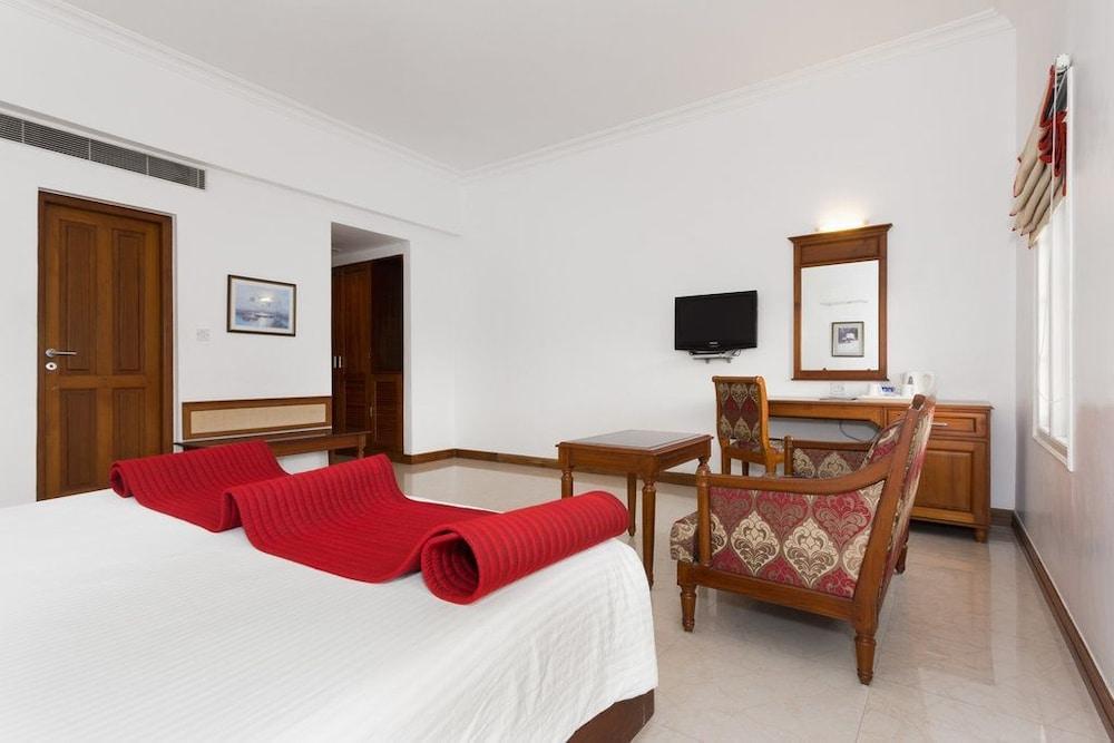 The Avenue Center Hotel Kochi Екстериор снимка