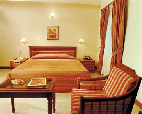 The Avenue Center Hotel Kochi Екстериор снимка