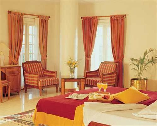 The Avenue Center Hotel Kochi Екстериор снимка