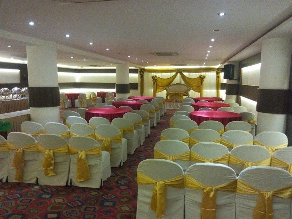 The Avenue Center Hotel Kochi Екстериор снимка