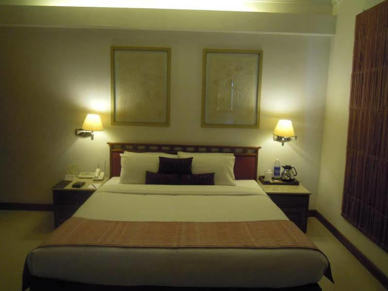 The Avenue Center Hotel Kochi Екстериор снимка