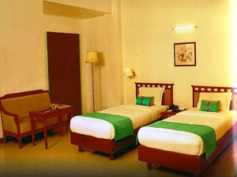 The Avenue Center Hotel Kochi Екстериор снимка